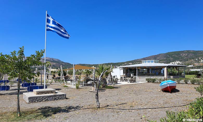 Populaire restaurant en strandbar in Kalathos