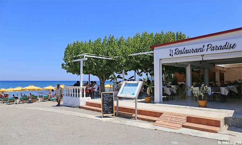 Am Strand von Kathara gibt es drei Restaurants