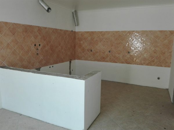 Imóvel do Banco, Moradia T4 Inacabada em Cadima - Image 7