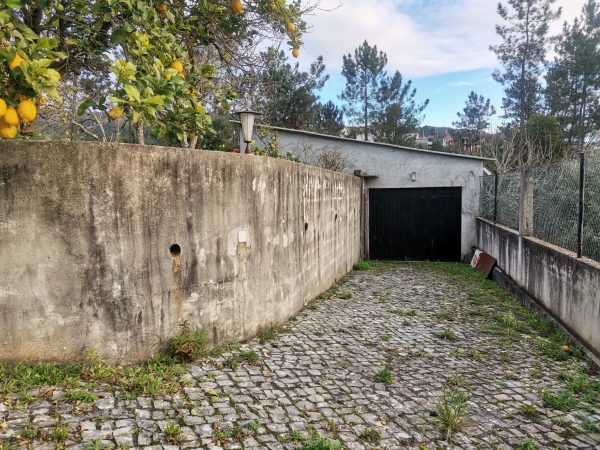 Moradia Isolada com Terreno em Moinhos, Miranda do Corvo - Image 4