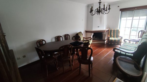 Apartamento T2 com Garagem no Centro da Lousã - Image 4