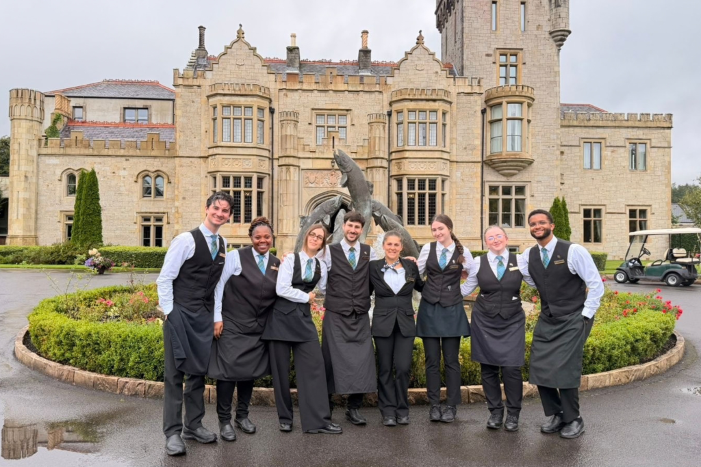 reviews: jobs with accommodation in Ireland- work and travel programs