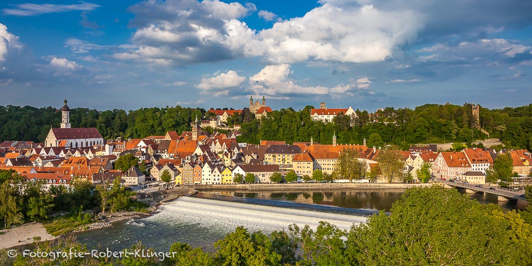 Das Lechwehr und die gesamte Altstadt von Landsberg am Lech