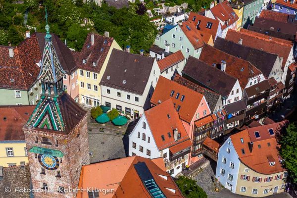 Luftaufnahme vom Schmalzturm und Hexenviertel in Landsberg