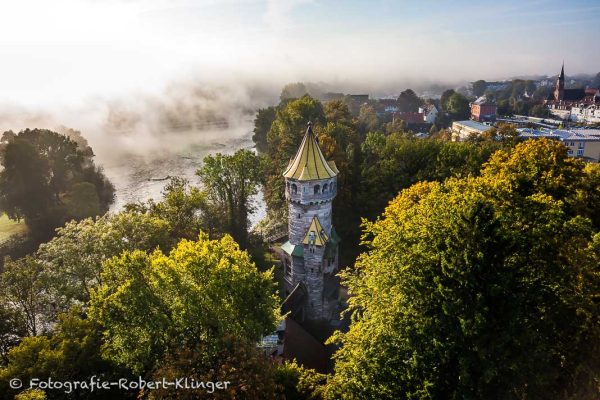 Der Mutterturm in Landsberg am Lech im Nebel