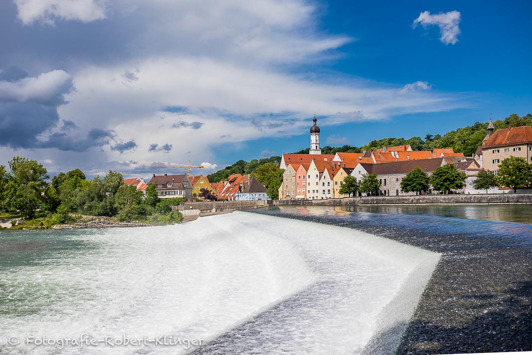 Das Lechwehr und die Altstadt von Landsberg