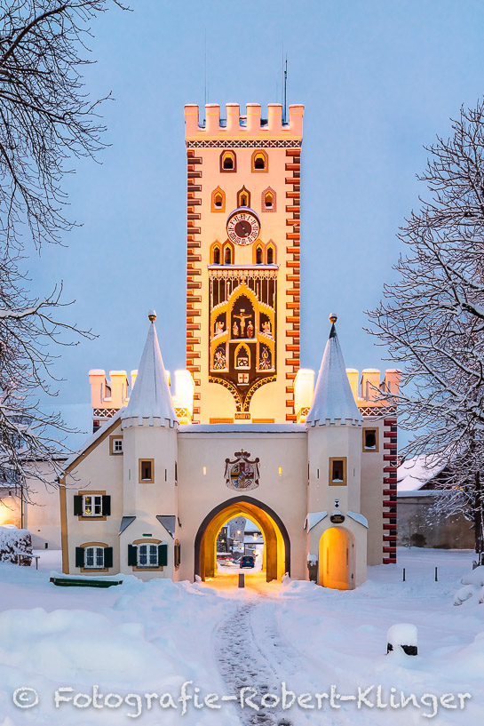 Das Bayertor in Landsberg am Lech im Winter bei Schnee