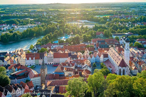 Luftaufnahme von Landsberg am Lech im Sommer bei Gegenlicht