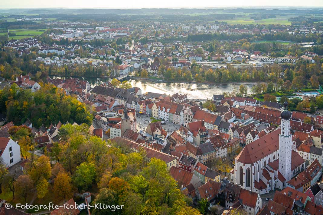 Luftaufnahme von Landsberg am Lech im Herbst