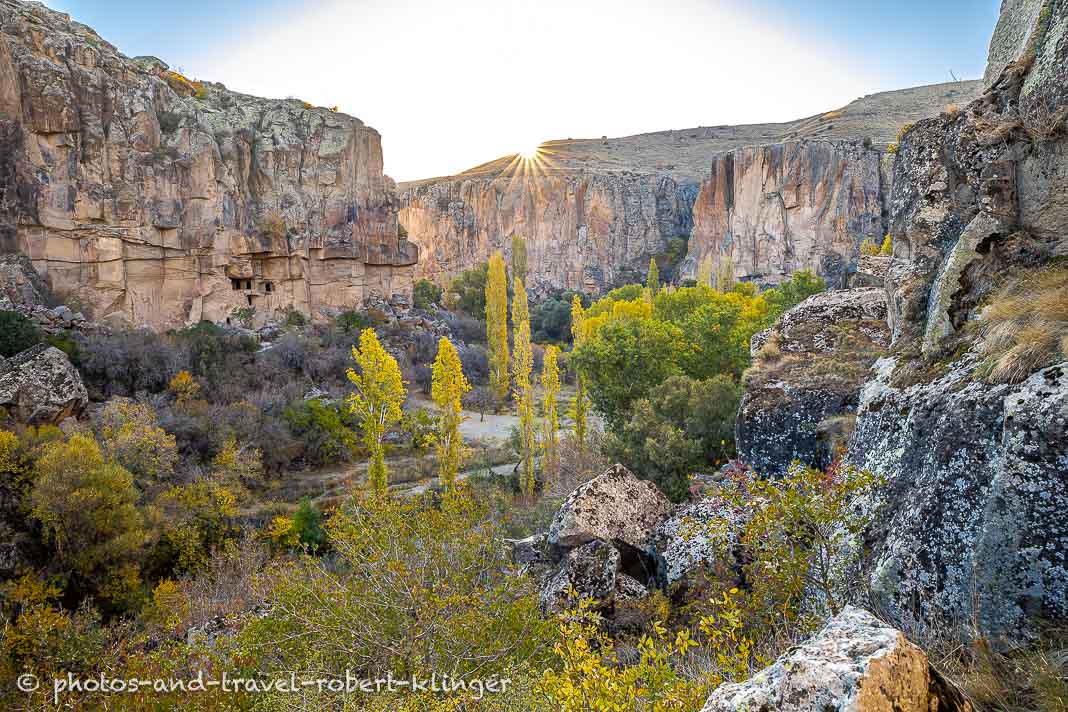 Sonnenaufgang im Ihlara Valley in Kappadokien in der Türkei