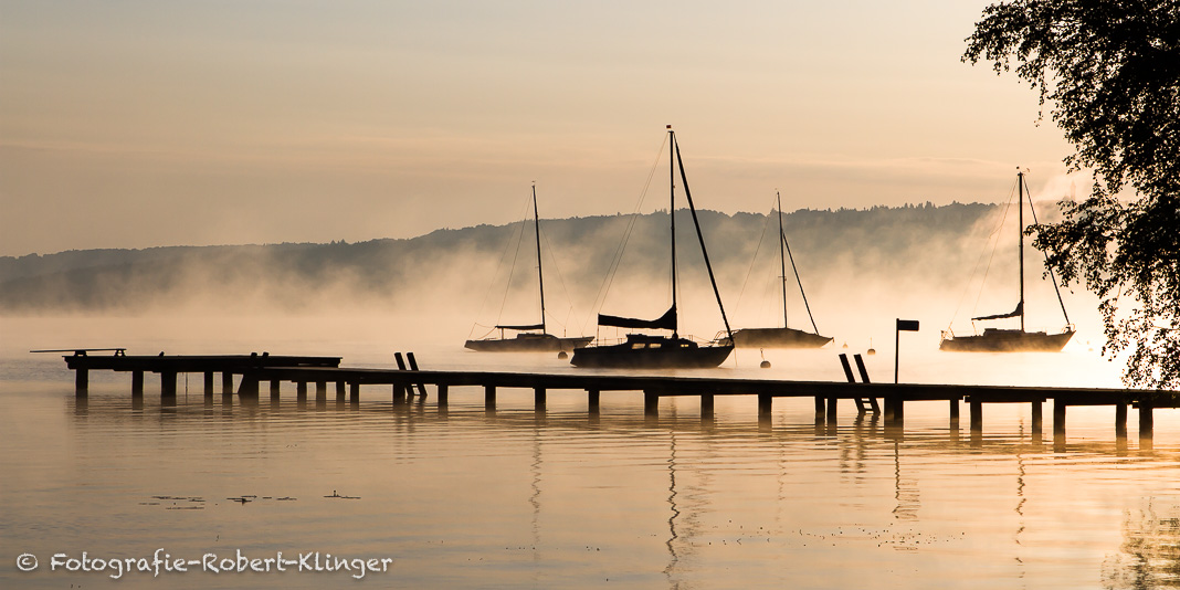 Der Ammersee bei Diessen im Morgennebel