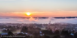 Luftaufnahme von Diessen am Ammersee bei Sonnenaufgang