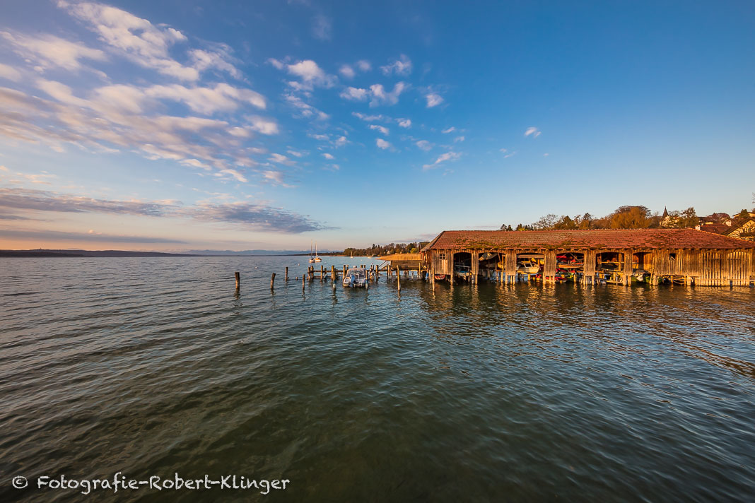 Ein Bootshaus am Ammersee in Schondorf