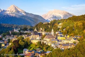 Luftaufnahme von Berchtesgaden und dem Watzmann in Südbayern