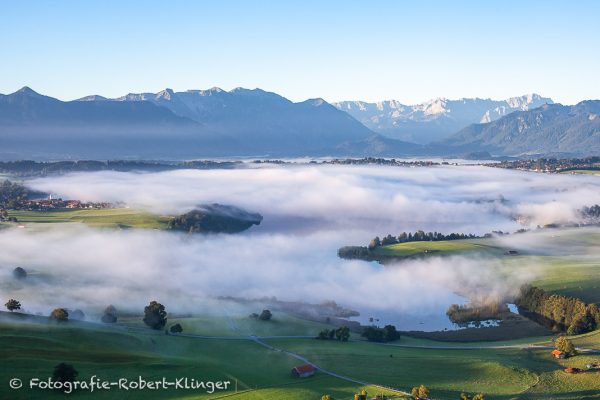 Luftaufnahme vom Blauen Land bei Murnau in Südbayern