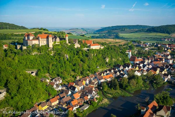 Luftaufnahme der Burg Harburg