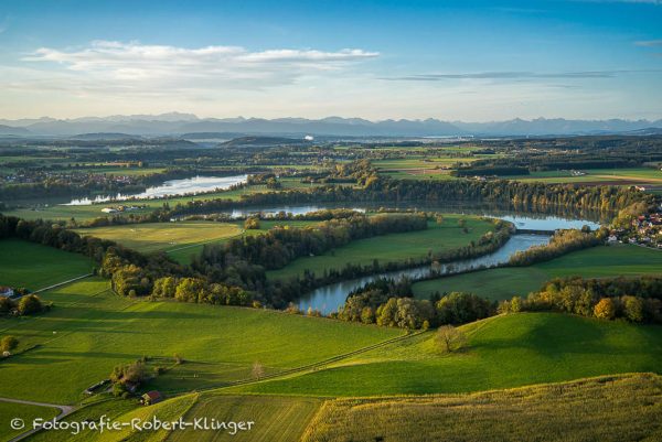 Luftbild vom Lech zwischen Epfach und Apfeldorf im Landkreis Landsberg und die Alpen