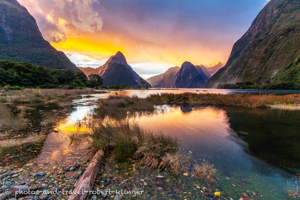 Sonnenuntergang am Milford Sound in Neuseeland