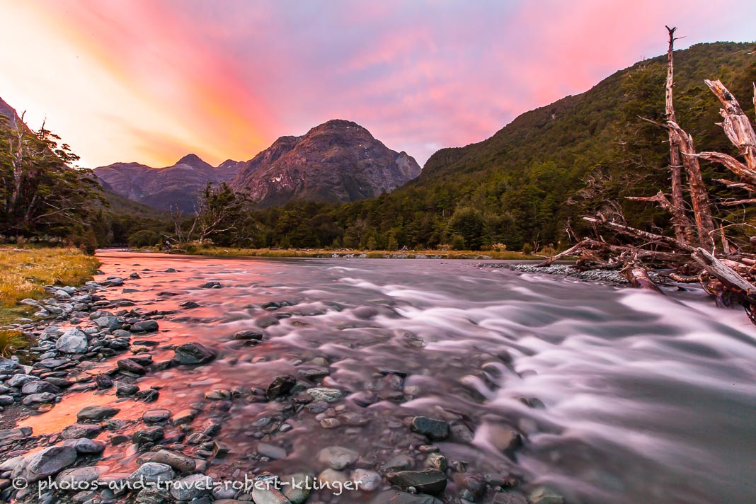 Ein Fluss auf der Südinsel von Neuseeland