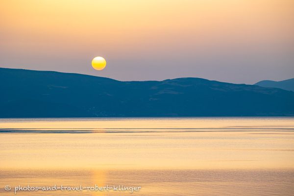Sonnenuntergang am Ohrid See in Nordmazedonien