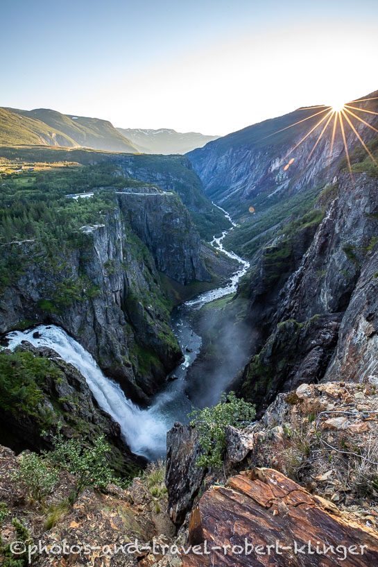 Der Wasserfall Voringfossen in Norwegen