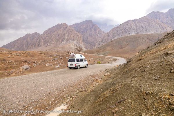 Ein VW T4 Syncro auf dem Weg in die Berge zwischen dem Irak und dem Iran