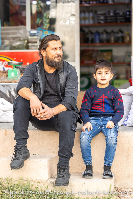 Ein Vater mit seinem Sohn im Irak in Kurdistan