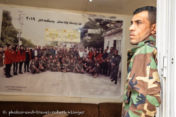 Ein Peschmerga Soldat im Irak im Norden Kurdistans