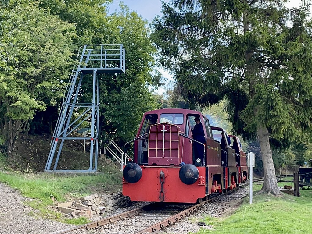 Wagon checking platform to the left of the diesel locomotives.