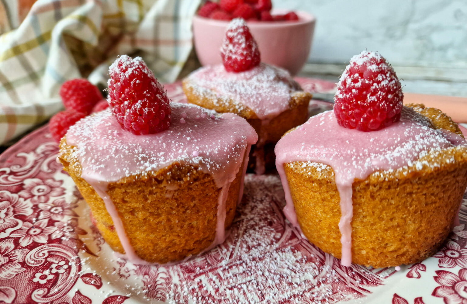 Easy cakejes met frambozen en witte chocolade – Roeckiesworld