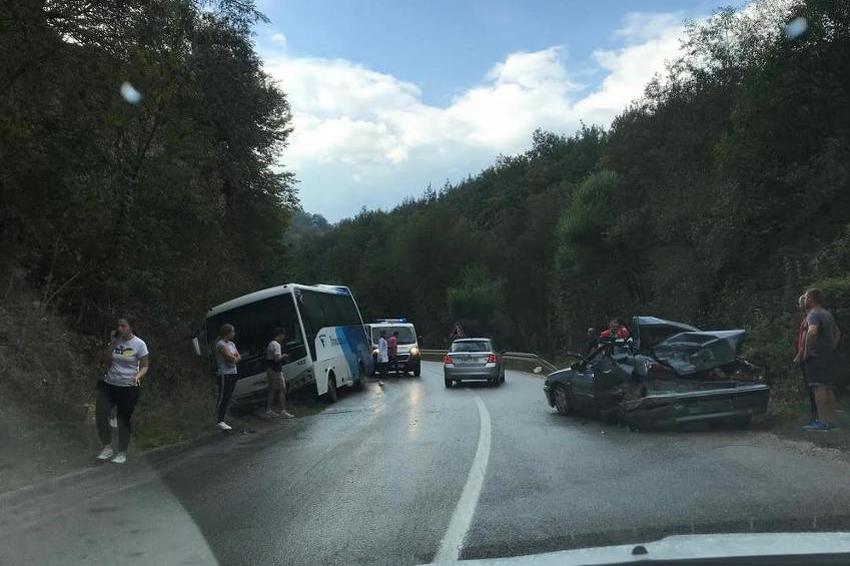 ViÅ¡e povrijeÄenih u sudaru autobusa i auta kod Rogatice