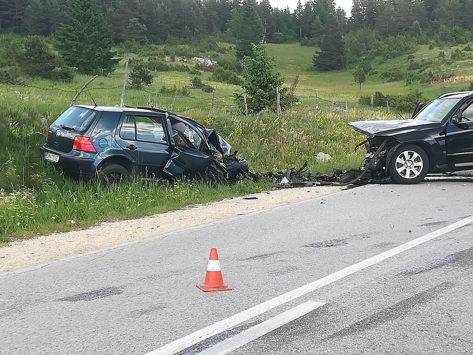 Billedresultat for U saobraÄajnoj nesreÄi koja se dogodila danas oko 13 sati na Ravnoj Romaniji uÄestvovala su dva automobila, a najmanje dvije osobe su povrijeÄene.  Policijski sluÅ¾benici PU IstoÄno Sarajevo trenutno su na terenu i obavljaju uviÄaj, nakon Äega Äe biti poznato viÅ¡e detalja.