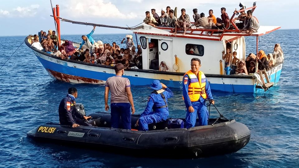 Indonesia to turn away boat with 120 Rohingya refugees The Rohingya Post