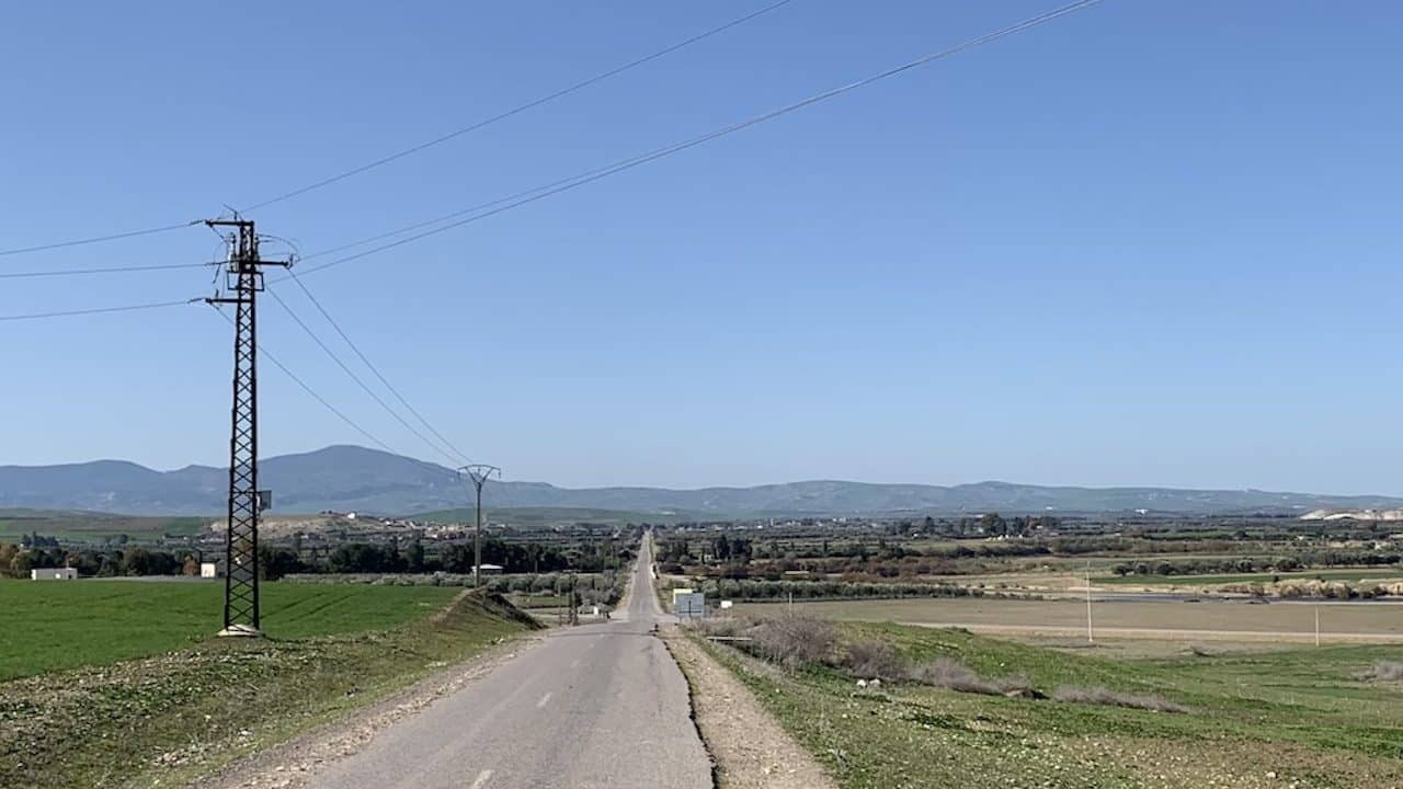 Road to Loudaya village