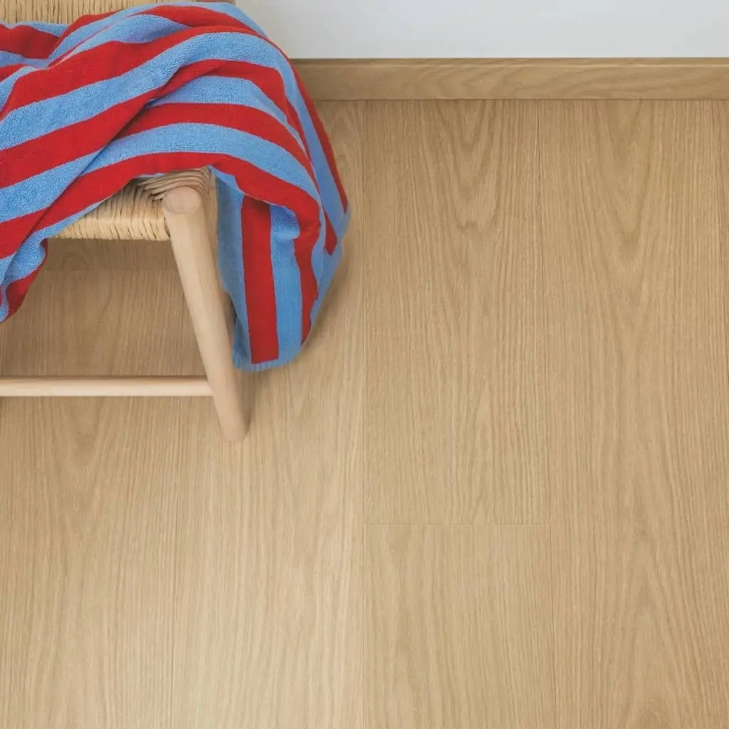 Voorbeeld van PVC-vloer in natuurlijke houtlook – duurzame en onderhoudsvriendelijke vloer