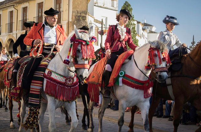 PASARELA Y VESTIMENTA ROMÁNTICA – rondaromantica.net