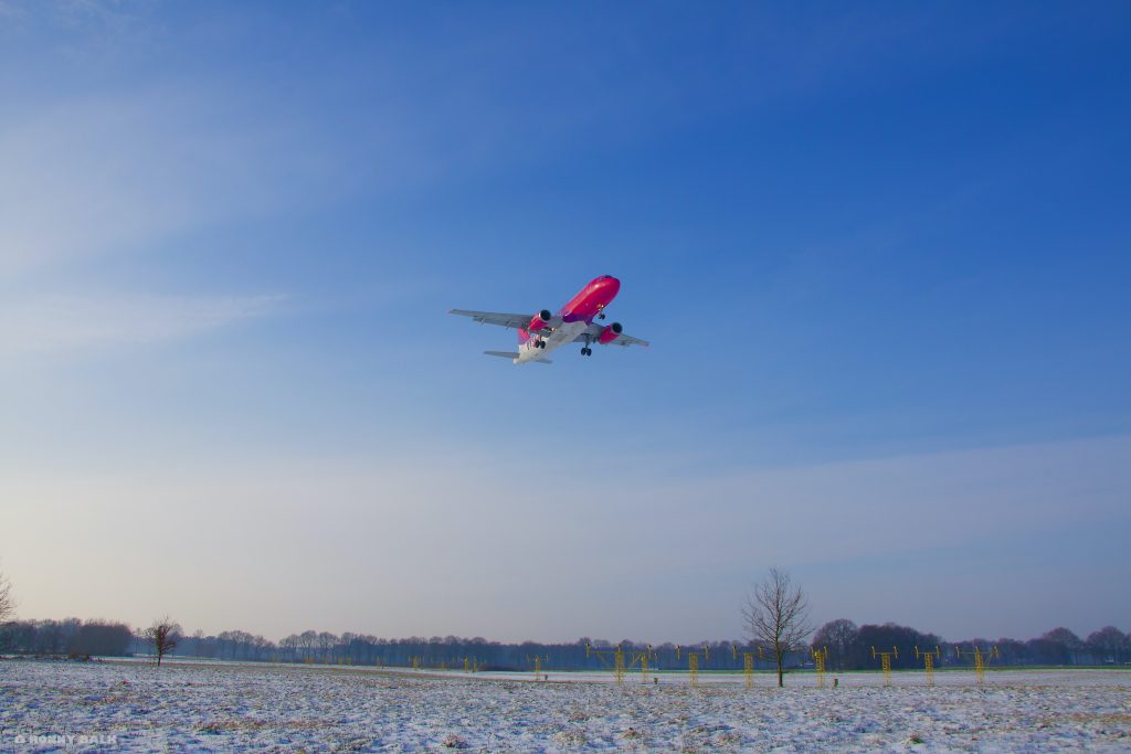 Landing WizzAir Eindhoven Airport