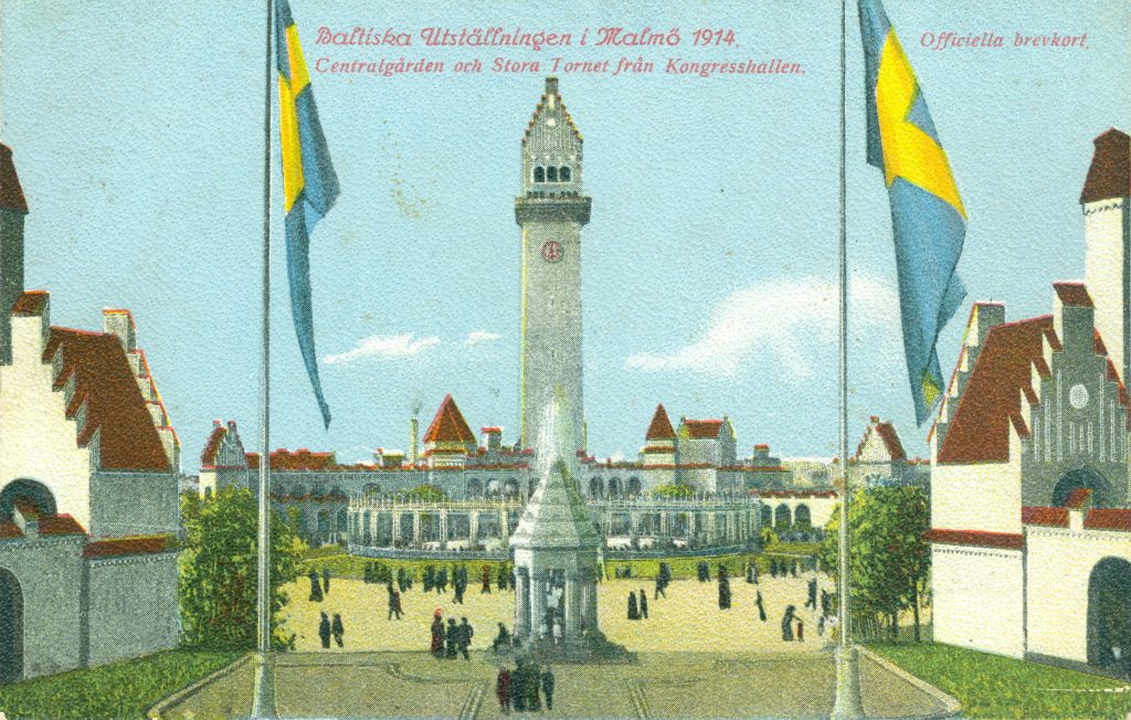 Officiellt vykort från Baltiska Utställningen - Centralgården och Stora Tornet från Kongresshallen. 1914.