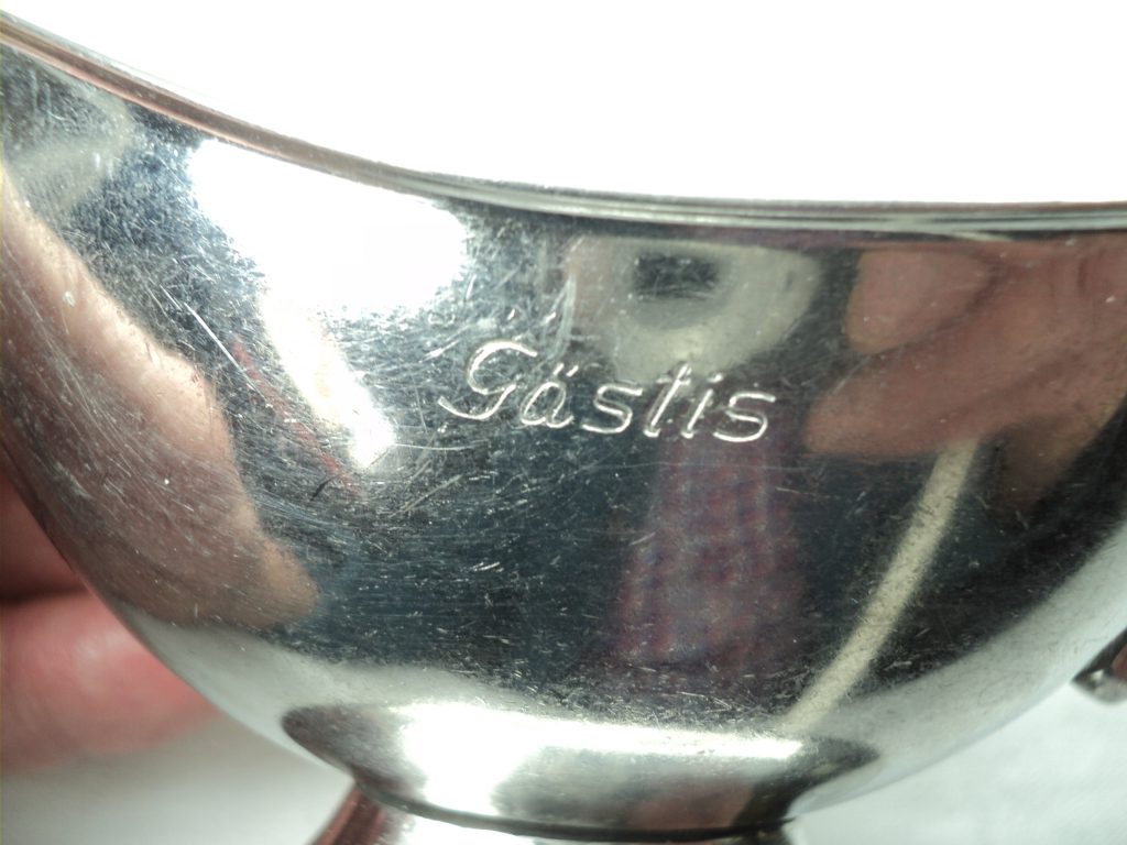 Såssnipa 10cl från Gense. Märkt med "Gästis" - ett kärt matställe i någon stad, kan man tro.