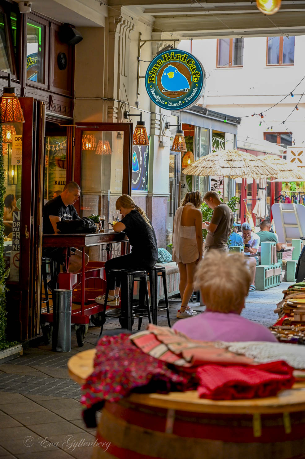 Gozsdu Udvar with an old lady selling handicrafts and restaurants