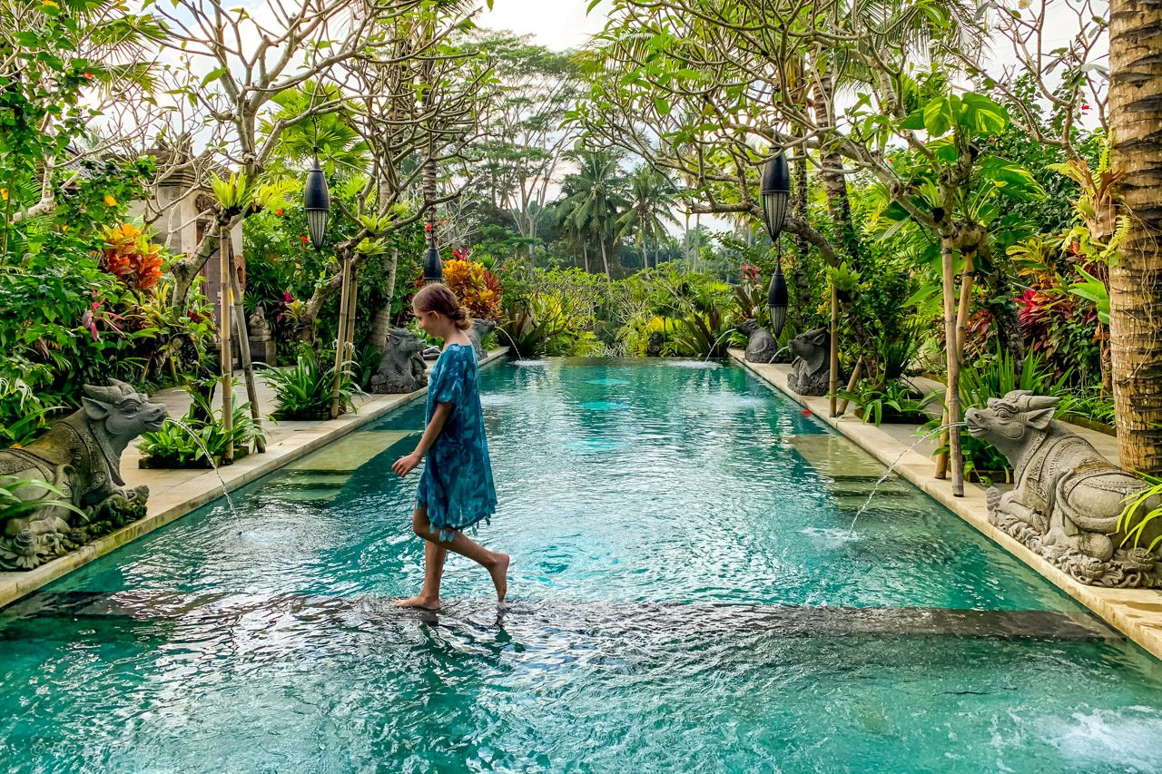 Pool på Dwaraka Royal Villas