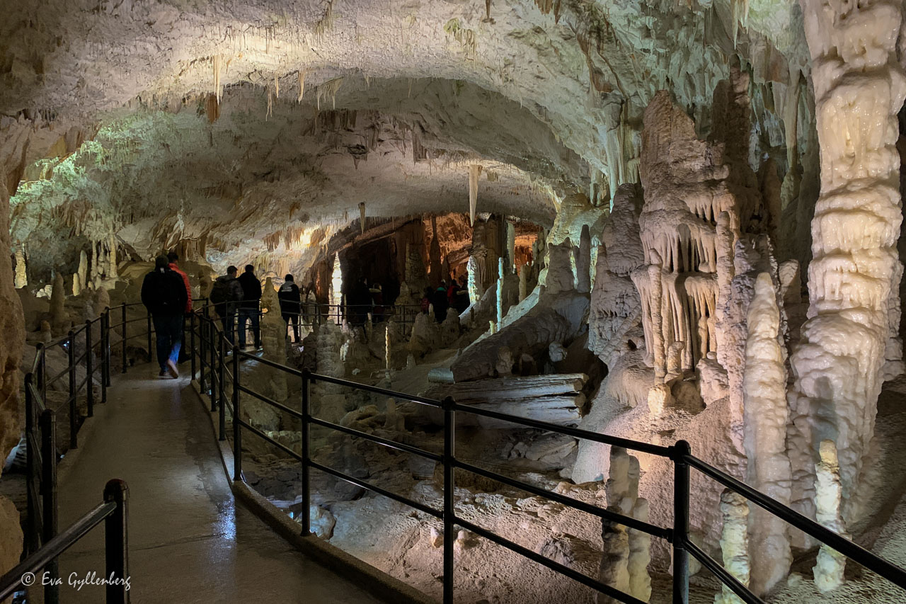 Fairy tale landscape in the Postonja cave