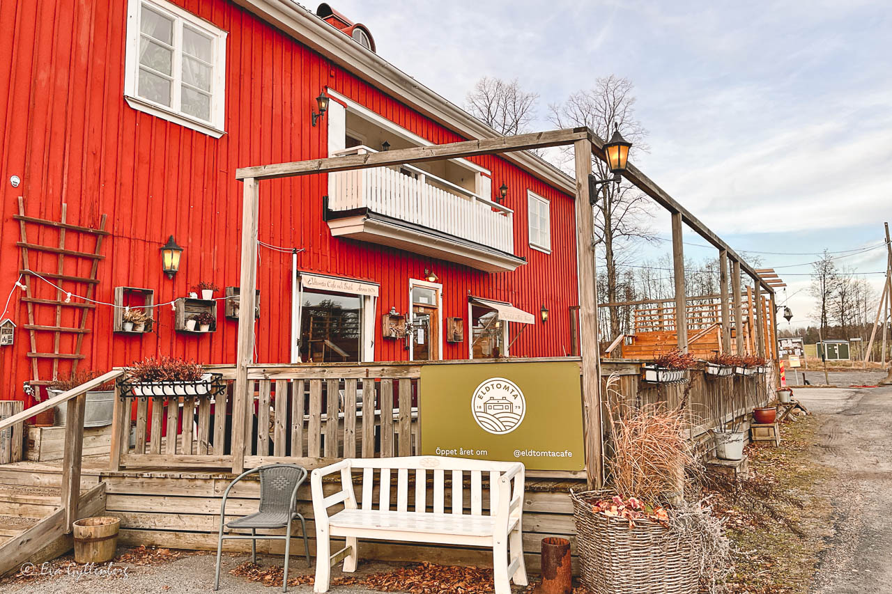 Eldtomta cafe in a red wooden house