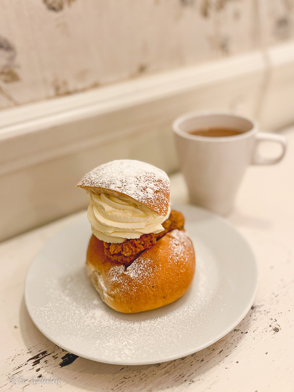 Really beautiful and tasty semla with lots of homemade almond paste