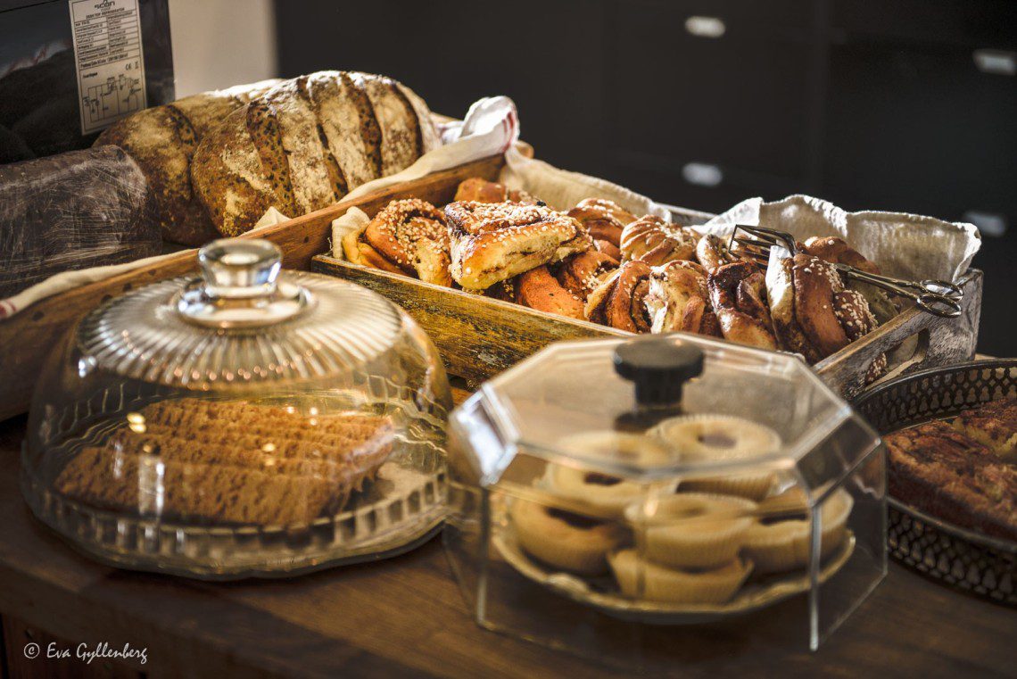 Fika kring Kristianstad betyder goda bullar och hallongrottor
