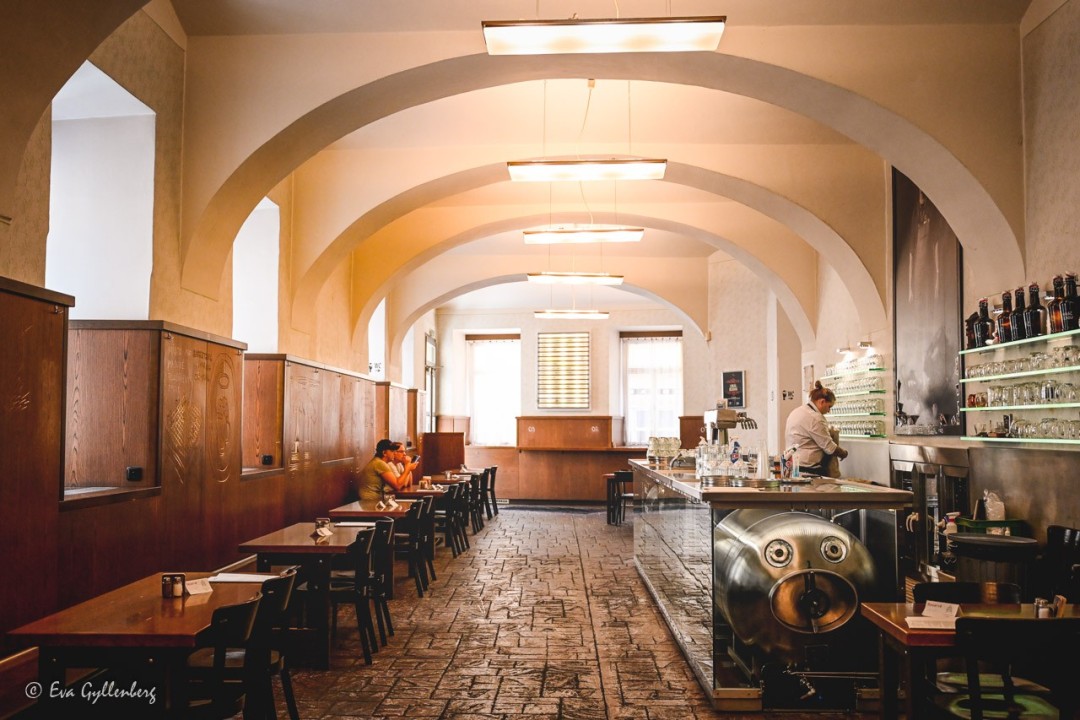 Lokal restaurang i Prag