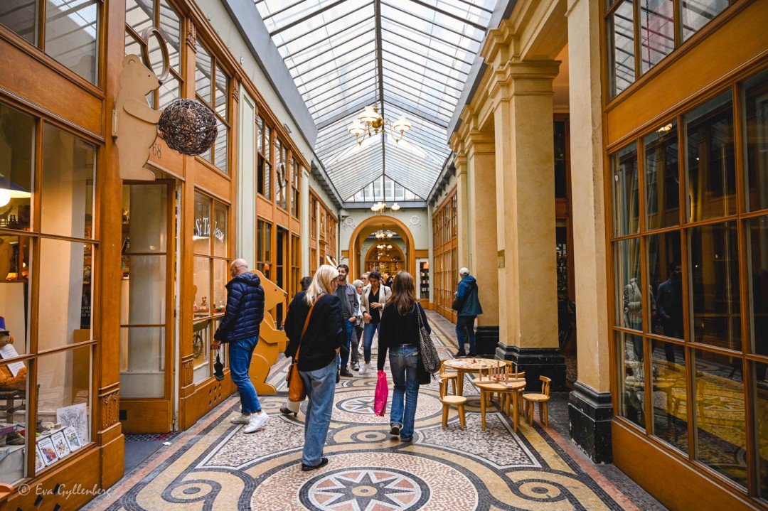 Les Passages Couvert är en mysig shoppingarkad inomhus med många fina butiker