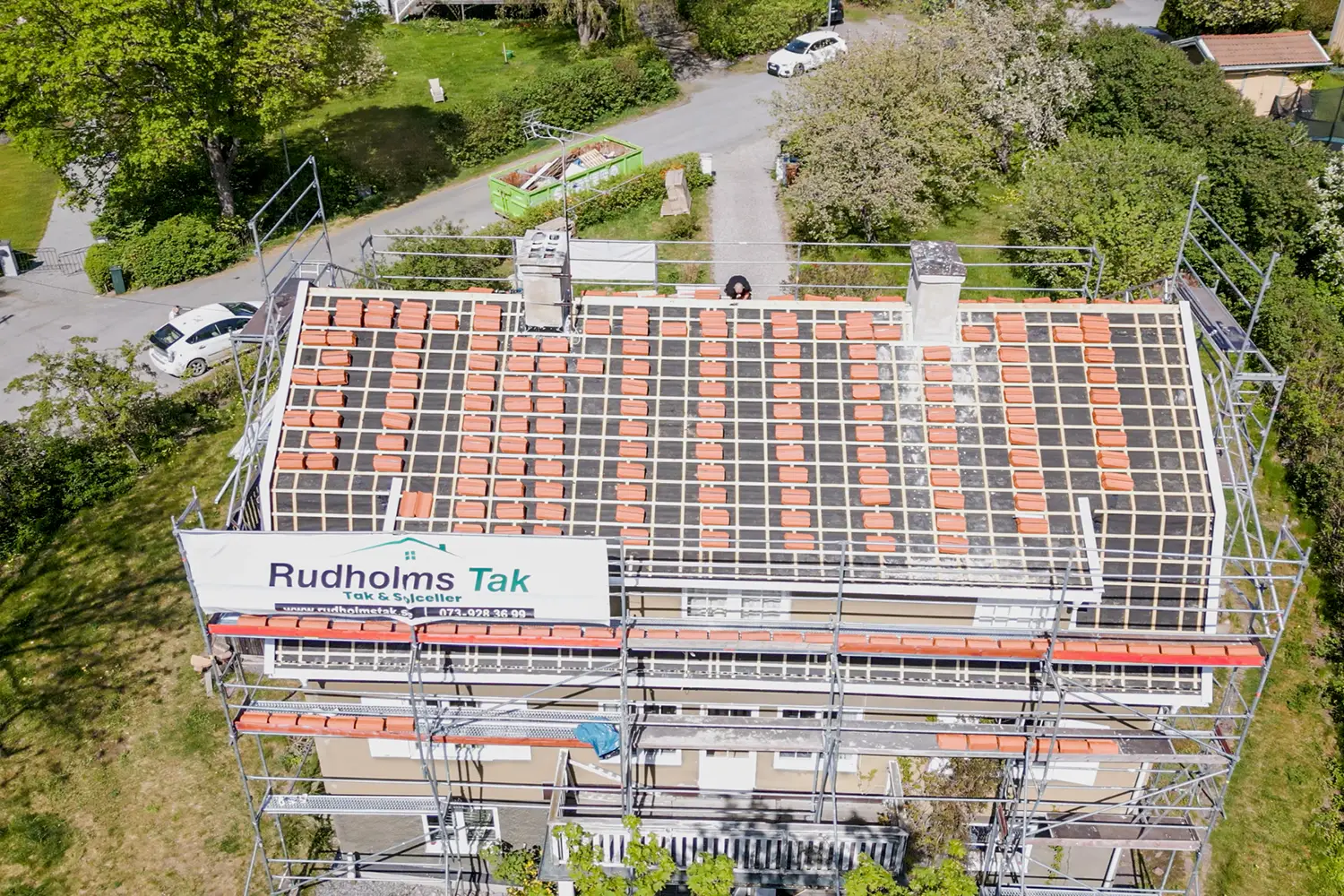 Din takläggare i Ekerö