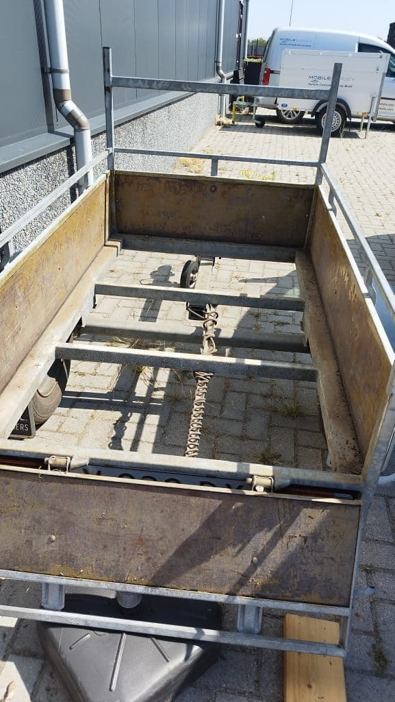 Een nieuwe bodemplaat voor de aanhanger – zo pakte ik het aan3