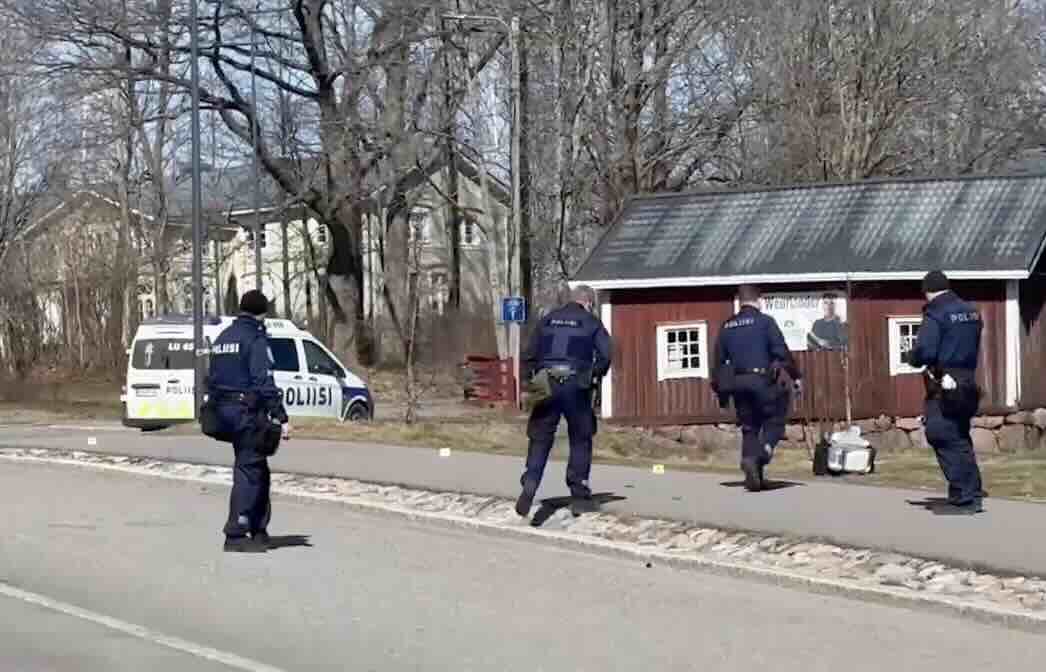 Крупная полицейская операция в Эспоо: сохраняйте осторожность и избегайте район училища Omnia Крупная полицейская операция в Эспоо: сохраняйте осторожность и избегайте район училища Omnia